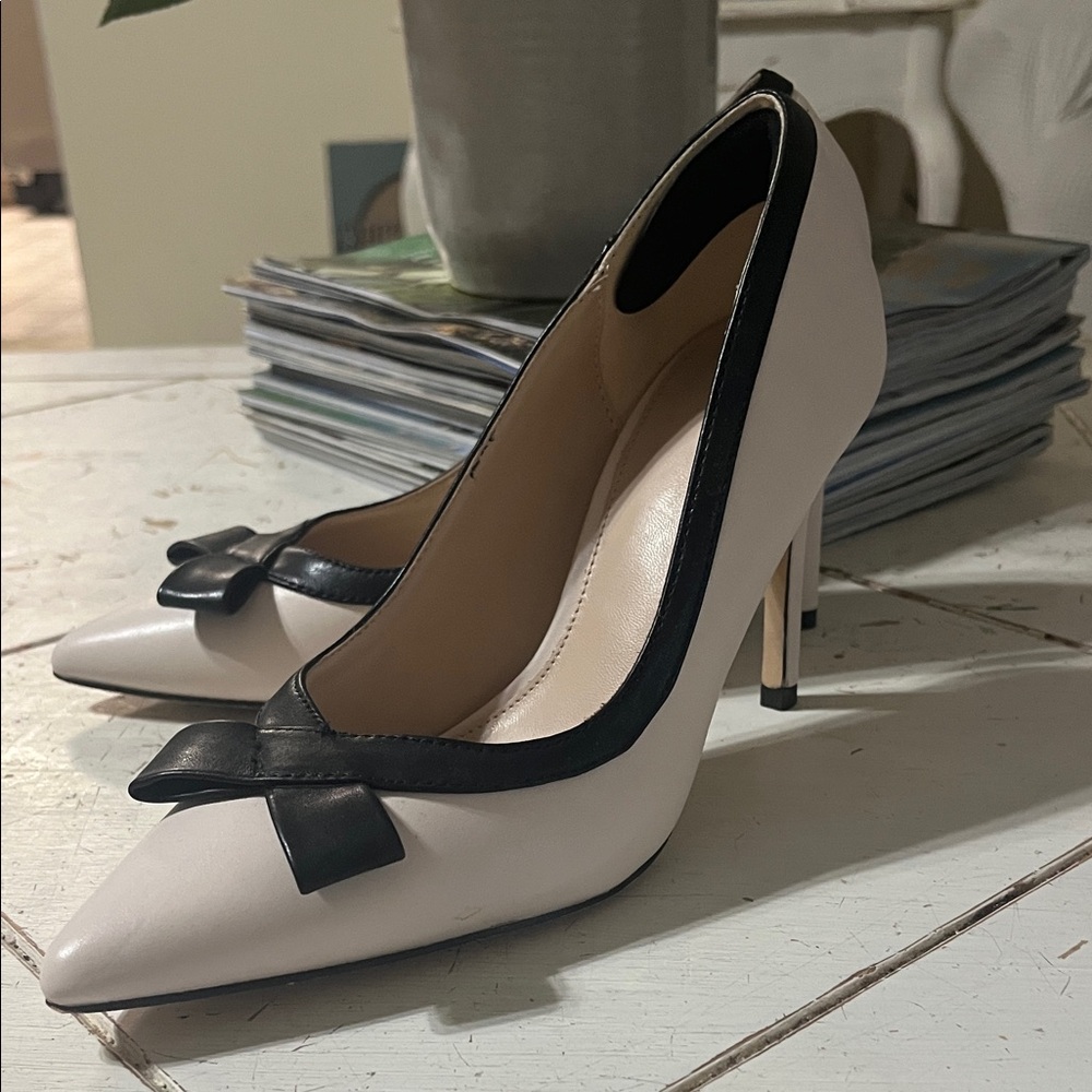 Women's Classic Bow Heels 7 1/2